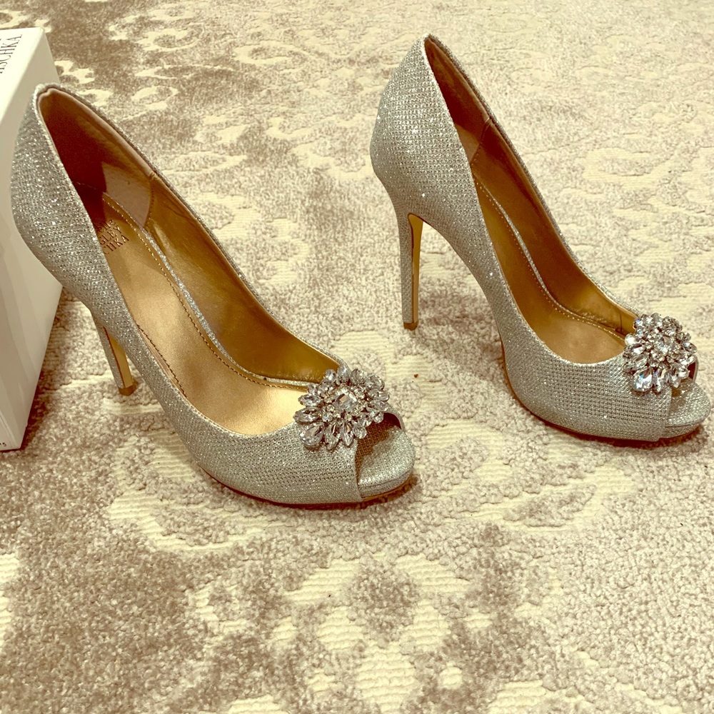 Badgley Mischka Nula metallic peep toe pumps